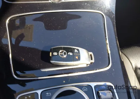 2017 Mercedes-Benz E 300 4Matic из США, поврежденный, VIN WDDZF4KB0HA018537